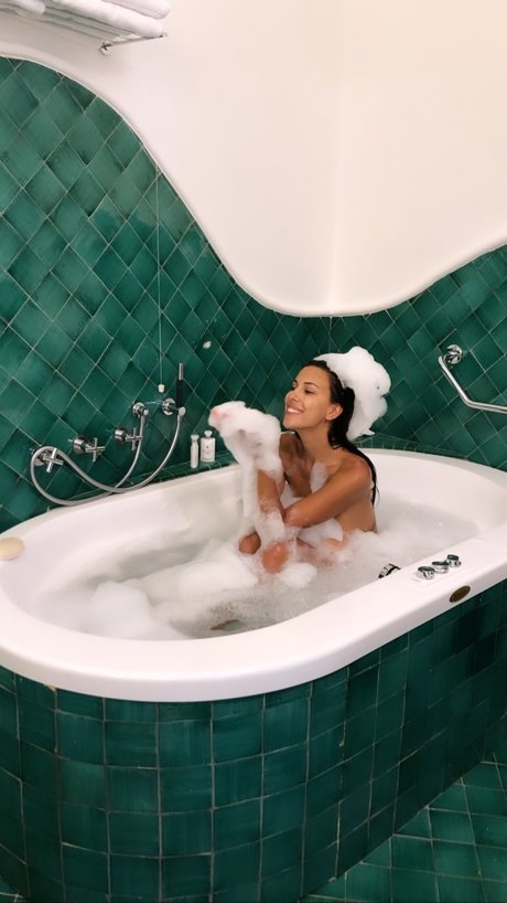 Devin Brugman modèle gratuit collection