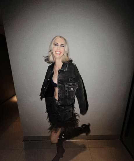 Hila Klein modelo desnudos imágenes