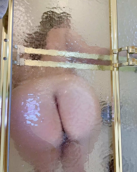 nikkigeeksfree linda estrella foto