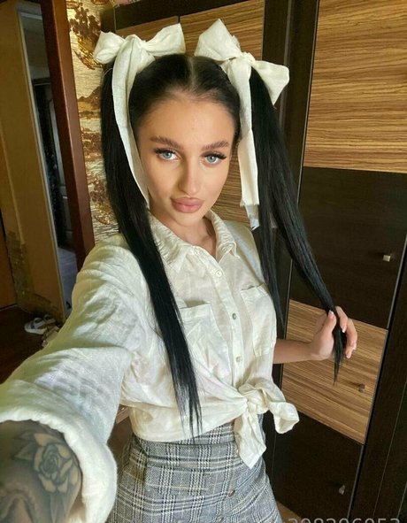 charming megan modèle galeries