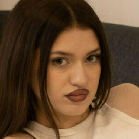 doll meow modelo caliente fotos