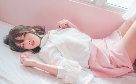 Emiliabear hermosa actriz archivo