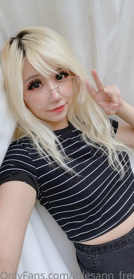 idlesann free modèle gratuit photo