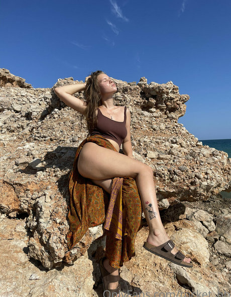 rocket bb estrella caliente archivo