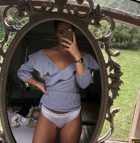 Depop Wins modèle adulte archive