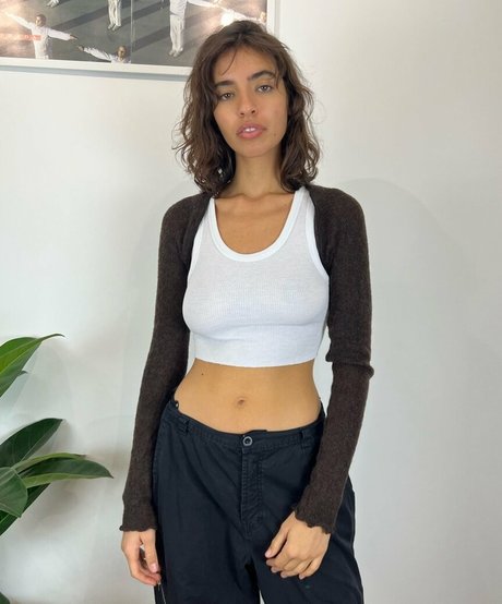 Depop Wins bonita modelo foto