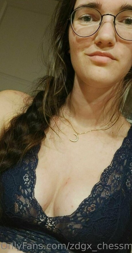 zdgx chessman naked actress photo