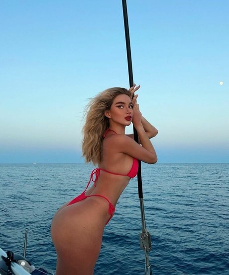 Antonia Freya Lydia étoile chaude galeries