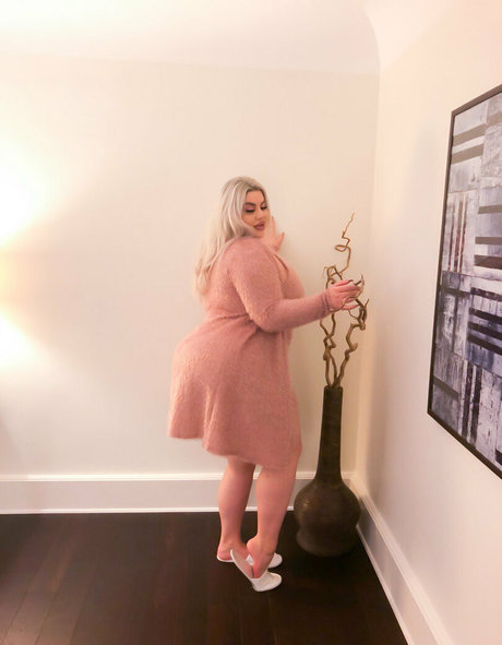 Natasha Crown star du porno gratuite photo