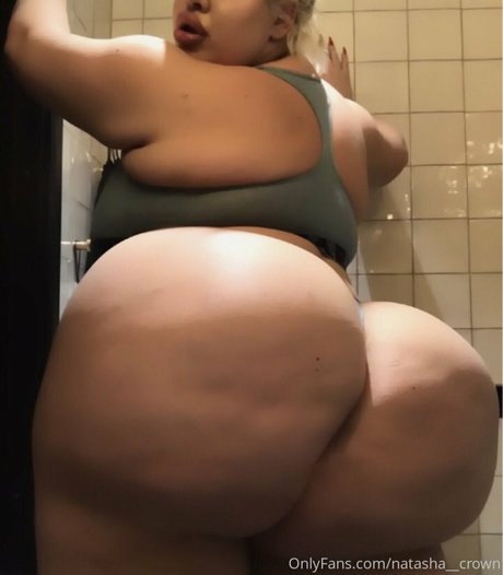 Natasha Crown modèle chaud galeries