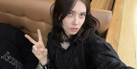 YourSmallDoll estrella del arte galería