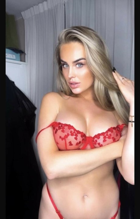 Julia Akkerman model top pic