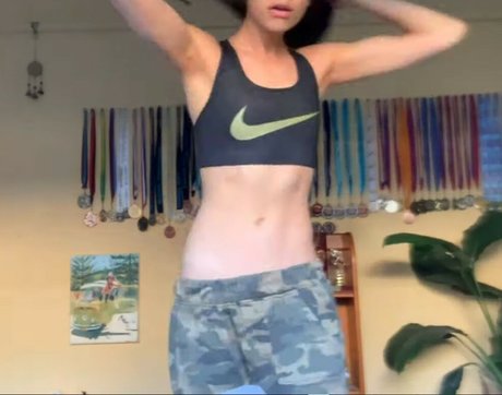 Imogen Russell buen modelo foto