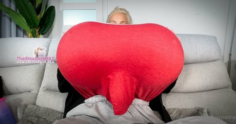 thebustysasha modelo pornografico galerías