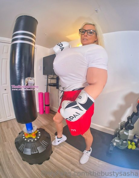 thebustysasha beau modèle photo