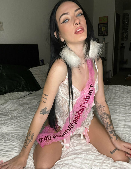 babysitter69 beautiful model pics