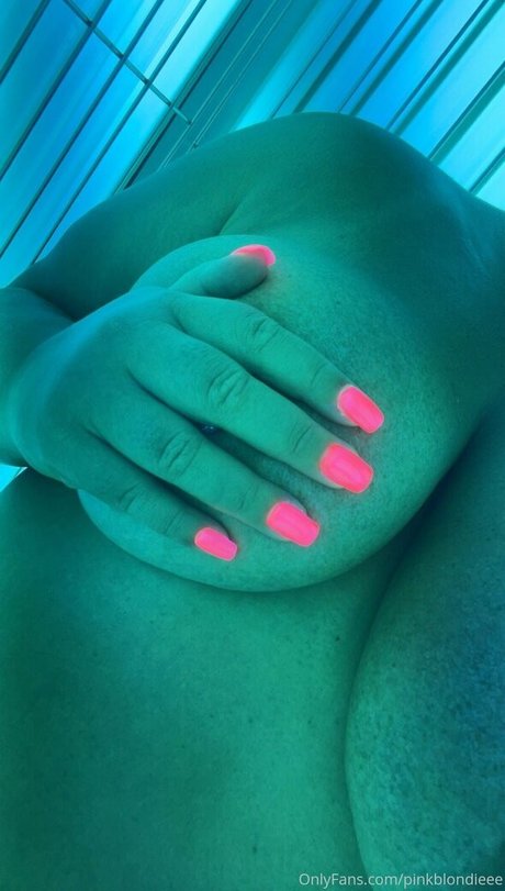 tierratheblonde hermosa actriz archivo