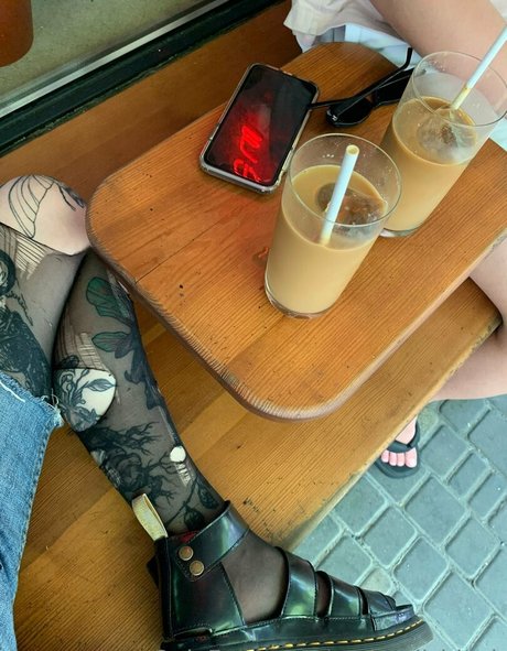 yo landi black top star photos