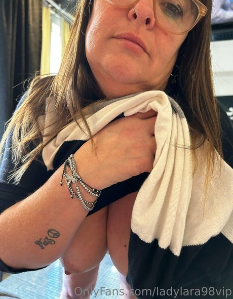 ladylara98vip modelo adulto galería