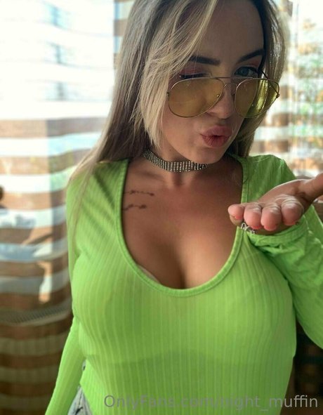 night muffin modelo bonita fotos