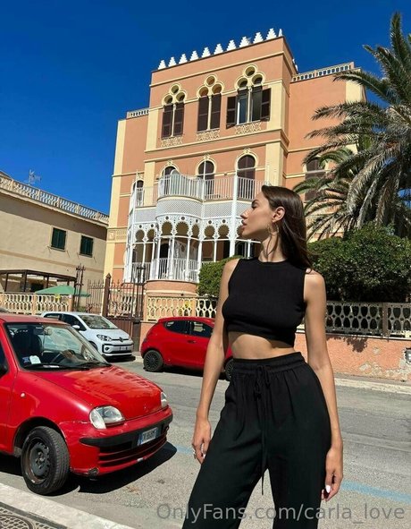 carla love modelo agradable fotos