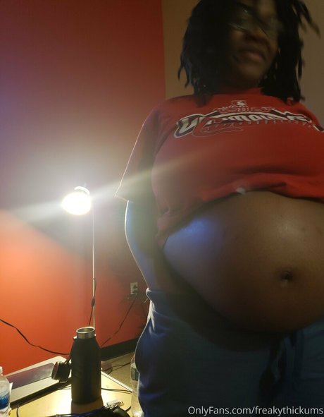 freakythickums nudes model img