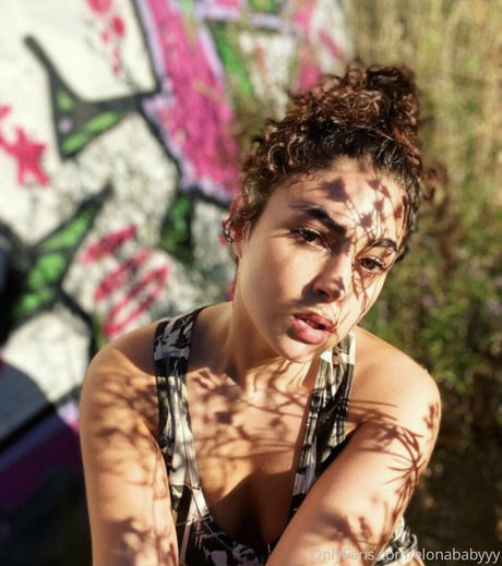 elonababyy arte modelo imágenes