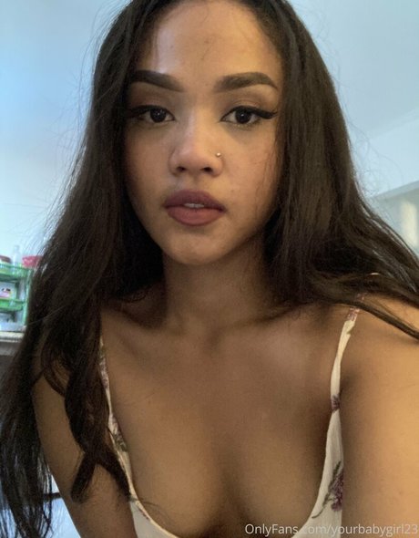 yourbabygirl23 modelo desnuda imagen