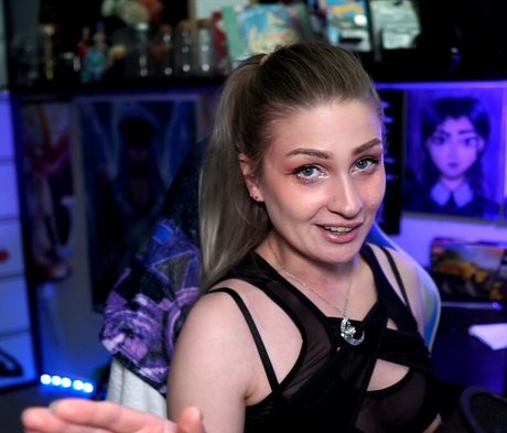 IceTokki modelo sexual foto