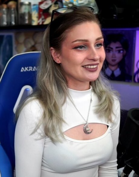 IceTokki modèle xxx photo