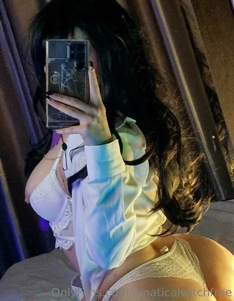 Lunaticalwitch actrice chaude image