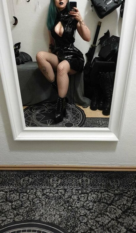 Lunaticalwitch modèles nus photo