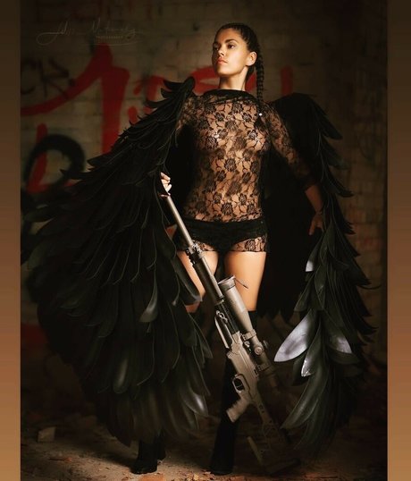 Girls With Guns actrice libre des photos