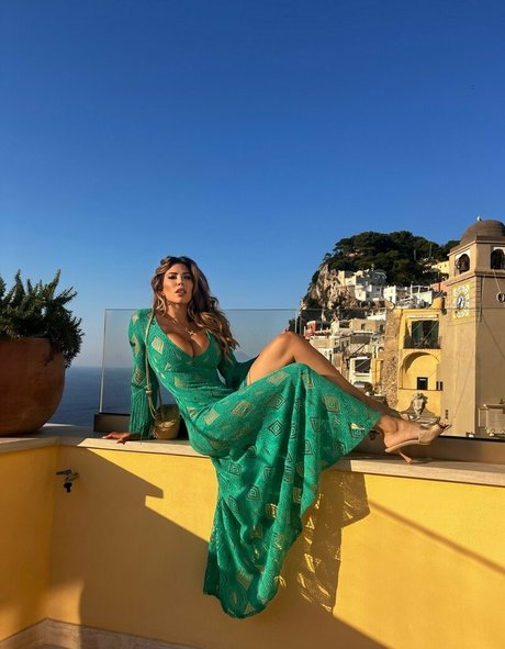 Abroadwithmila estrella del sexo foto