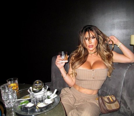 Abroadwithmila étoile xxx galeries