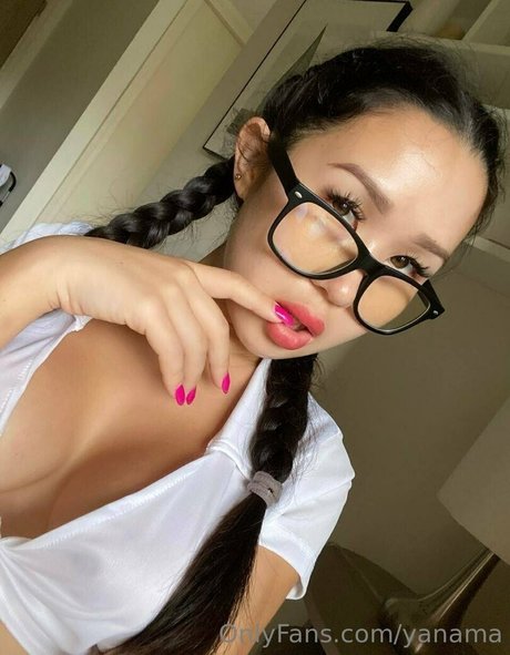 yanama hermosa estrella porno imágenes