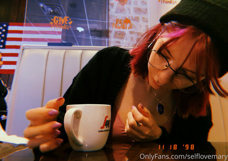 selflovesage hermosa estrella archivo