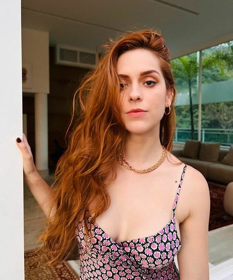 Sophia Abrahao sexy star pics