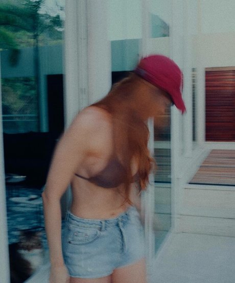 Sophia Abrahao hot actress archive