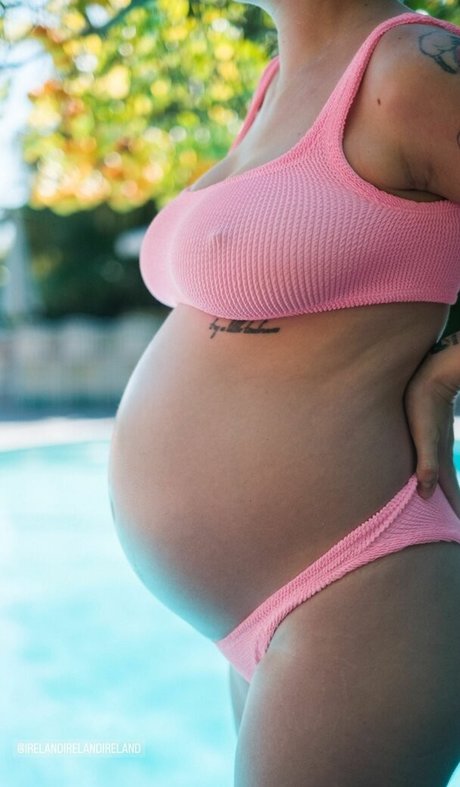 Ireland Baldwin modelo desnuda archivo