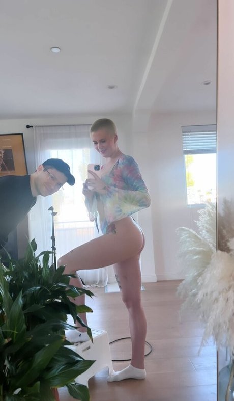 Ireland Baldwin star du porno adulte archive