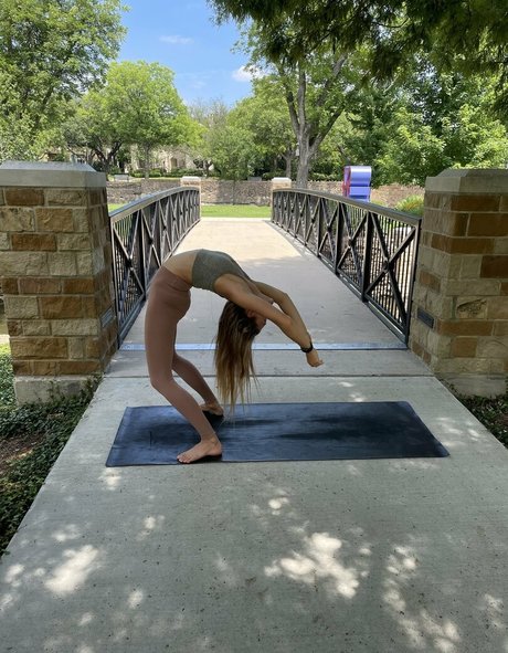 flowwithsky actrice sexy galeries