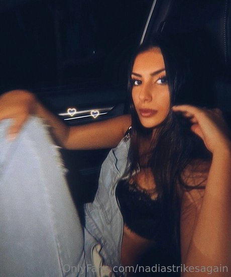 nadiastrikesagain modelo sexual imágenes