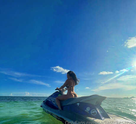 nadiastrikesagain estrella porno bonita imagen