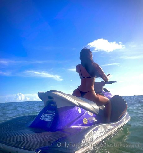 nadiastrikesagain actrice pornographique des photos