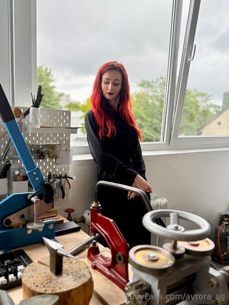 Avrora sg buen modelo galerías