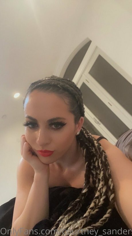 Courtney Sanderson modelo de arte fotos