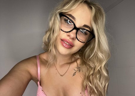heheh0 pornstar naked img