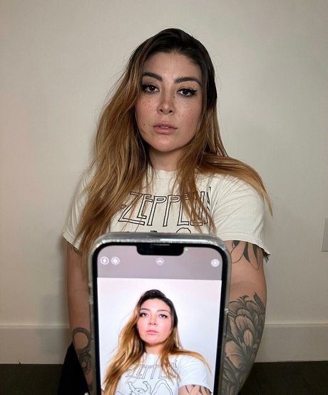 Ashlynn Arias estrella libre archivo