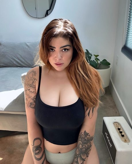 Ashlynn Arias modèle galerie